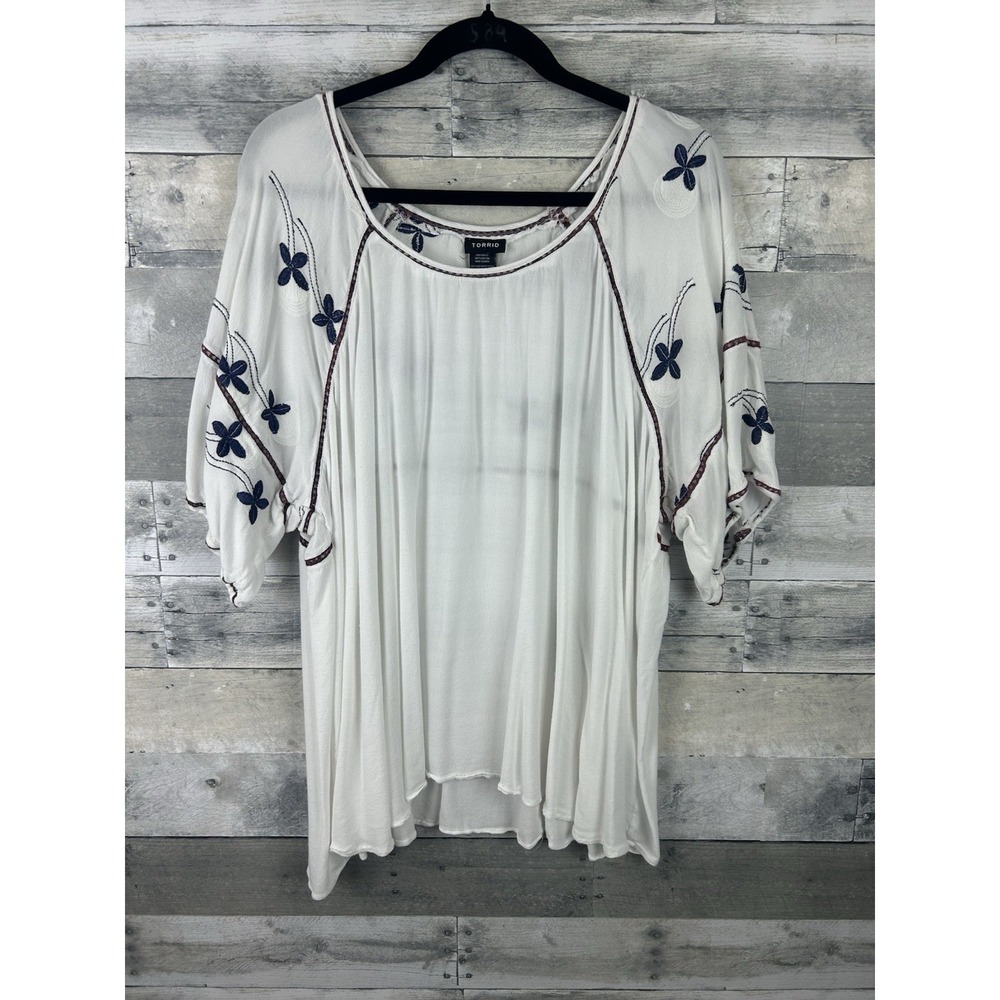 Torrid White Short Sleeve Boho Blouse Size 5